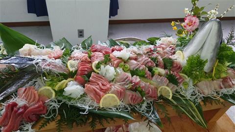 3日目ご朝食　刺身盛り（盛り付けの一例）